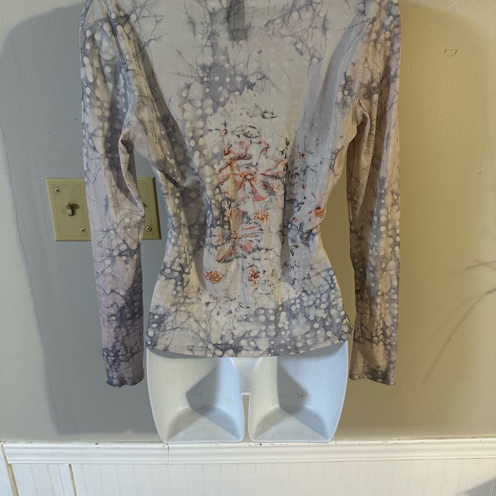 Kenneth Cole Abstract Floral Long Sleeve Top - Cream and Gray - Picture 4 of 4